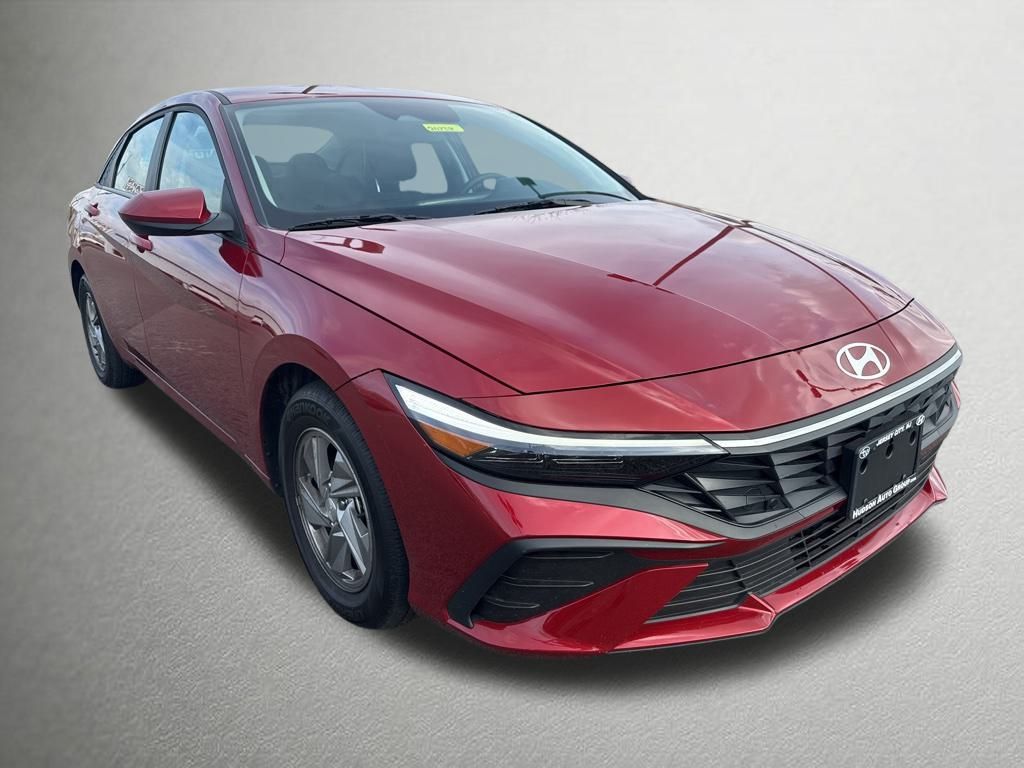 2025 Hyundai Elantra SE's photo