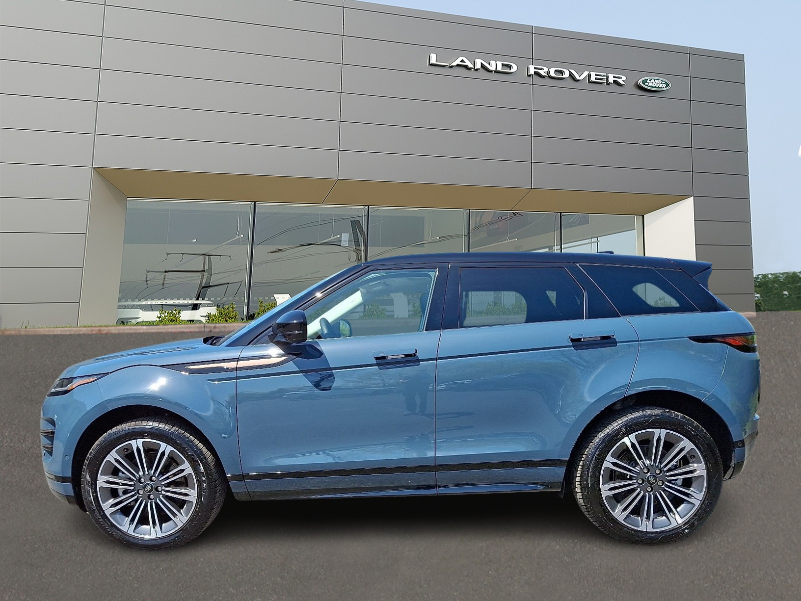 2025 Land Rover Range Rover Evoque Dynamic SE photo 3