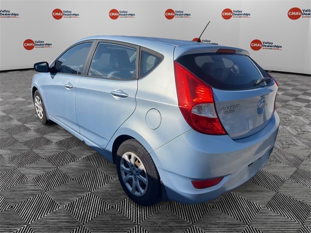 2012 Hyundai Accent GS photo 2