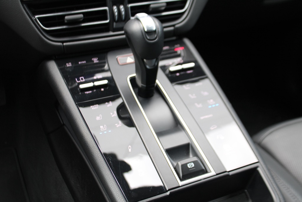 2024 Porsche Macan Base photo 23