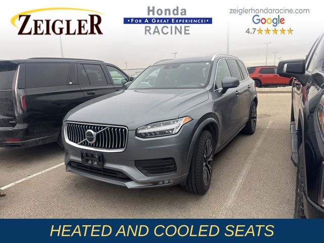 2020 Volvo XC90 Momentum's photo