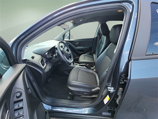 2022 Chevrolet Trax LT photo 12