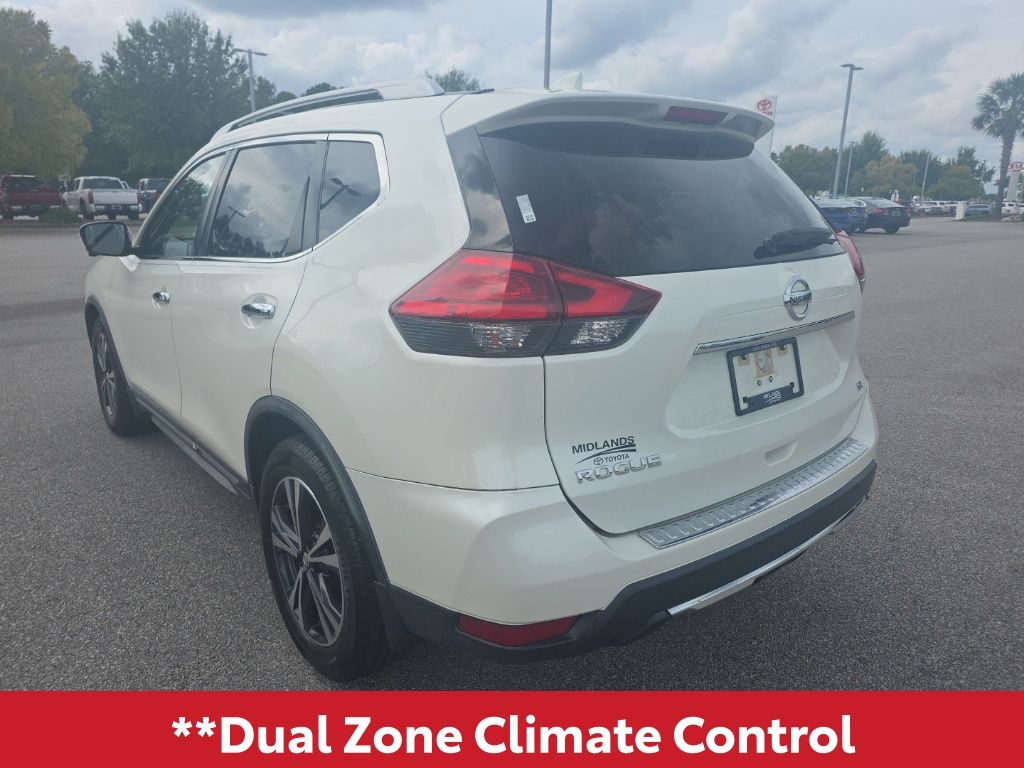 2017 Nissan Rogue SL photo 3