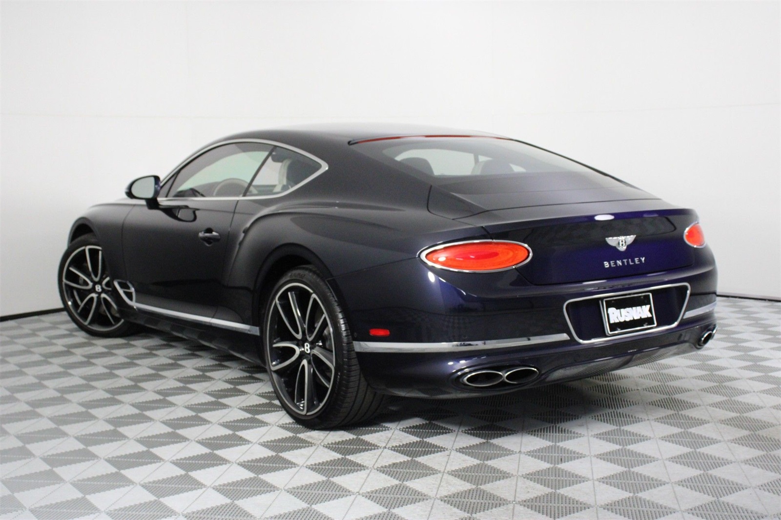 2024 Bentley Continental GT V8 photo 2