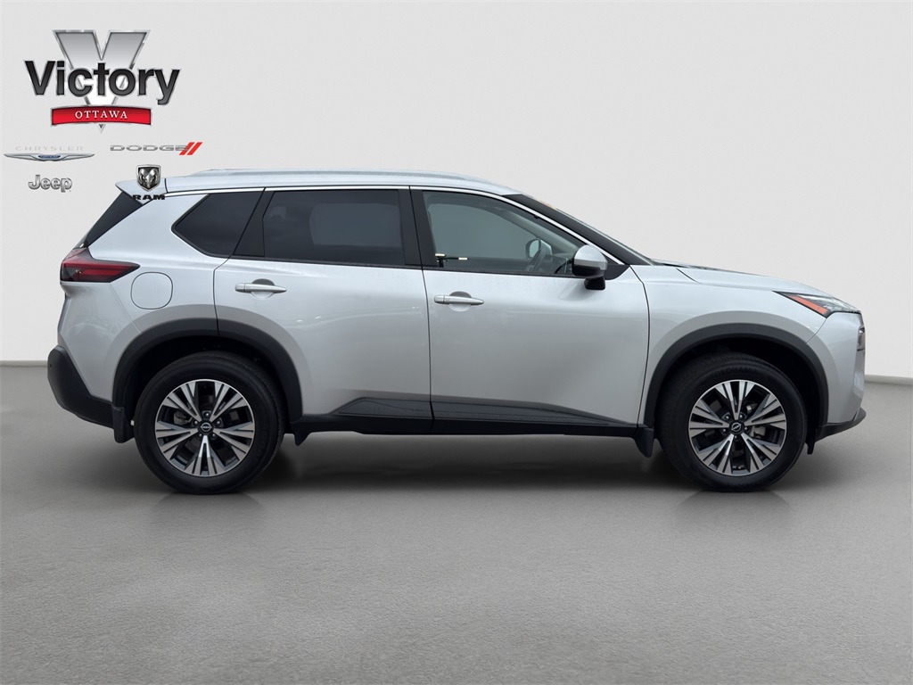2022 Nissan Rogue SV photo 7