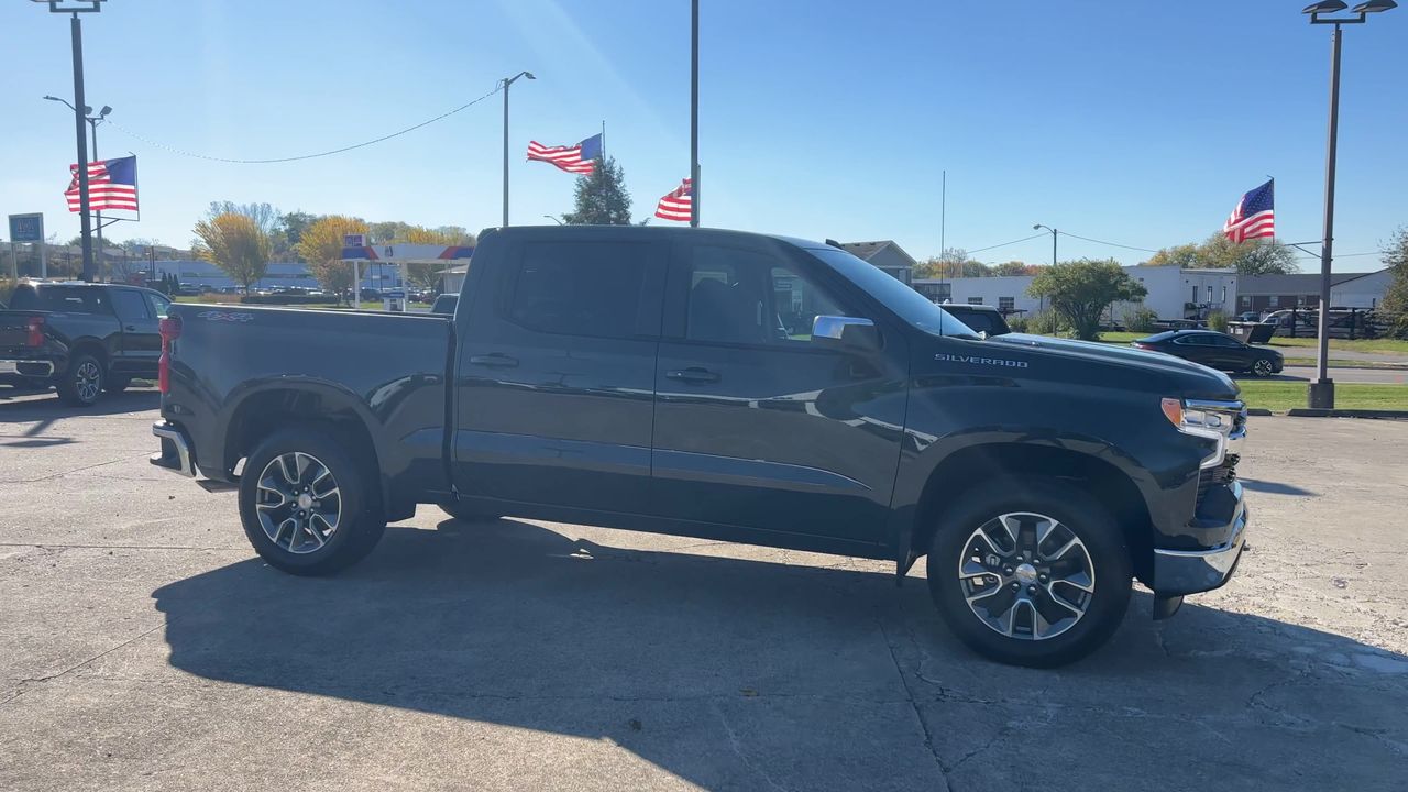 2026 Chevrolet Silverado 1500 LT photo 2
