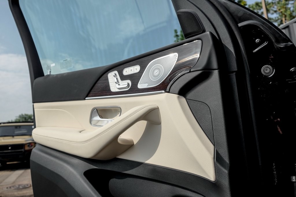 2025 Mercedes Benz GLS 450 4MATIC photo 10