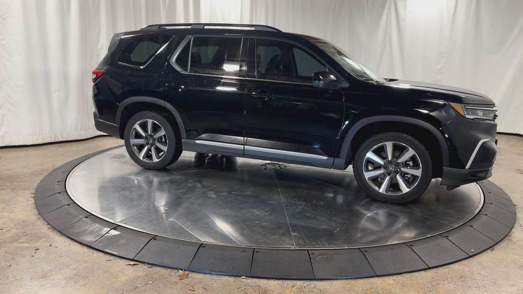 2023 Honda Pilot Touring photo 2