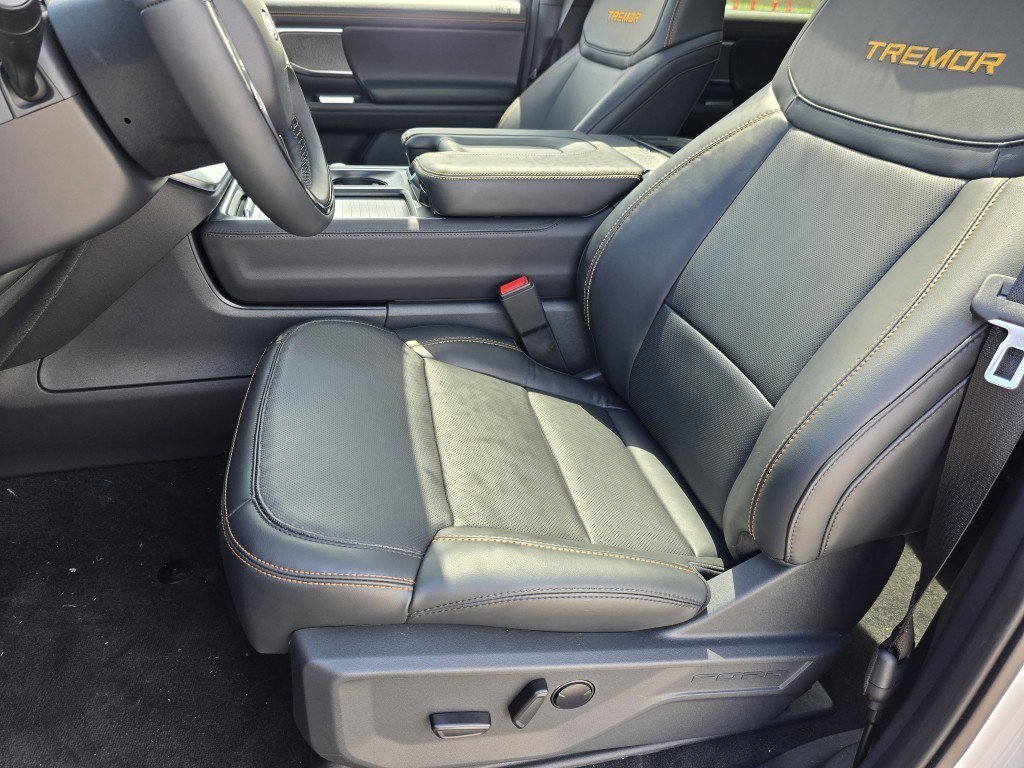 2025 Ford Expedition photo 25