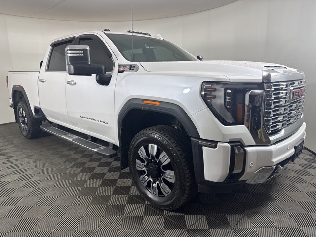 2024 GMC Sierra 2500HD Denali's photo