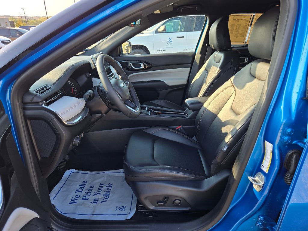 2024 Jeep Compass Limited photo 13