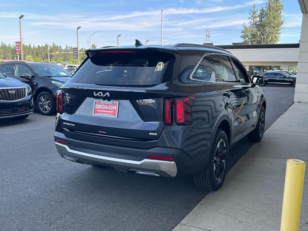2025 Kia Sorento S photo 3