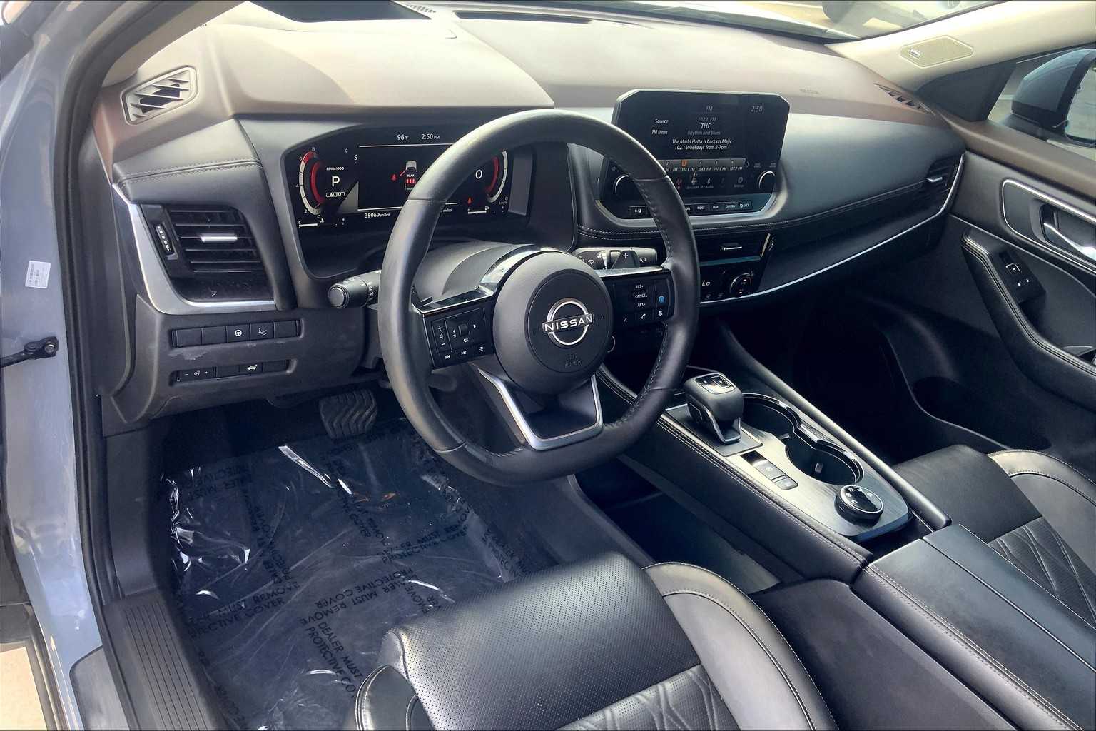 2023 Nissan Rogue Platinum photo 16