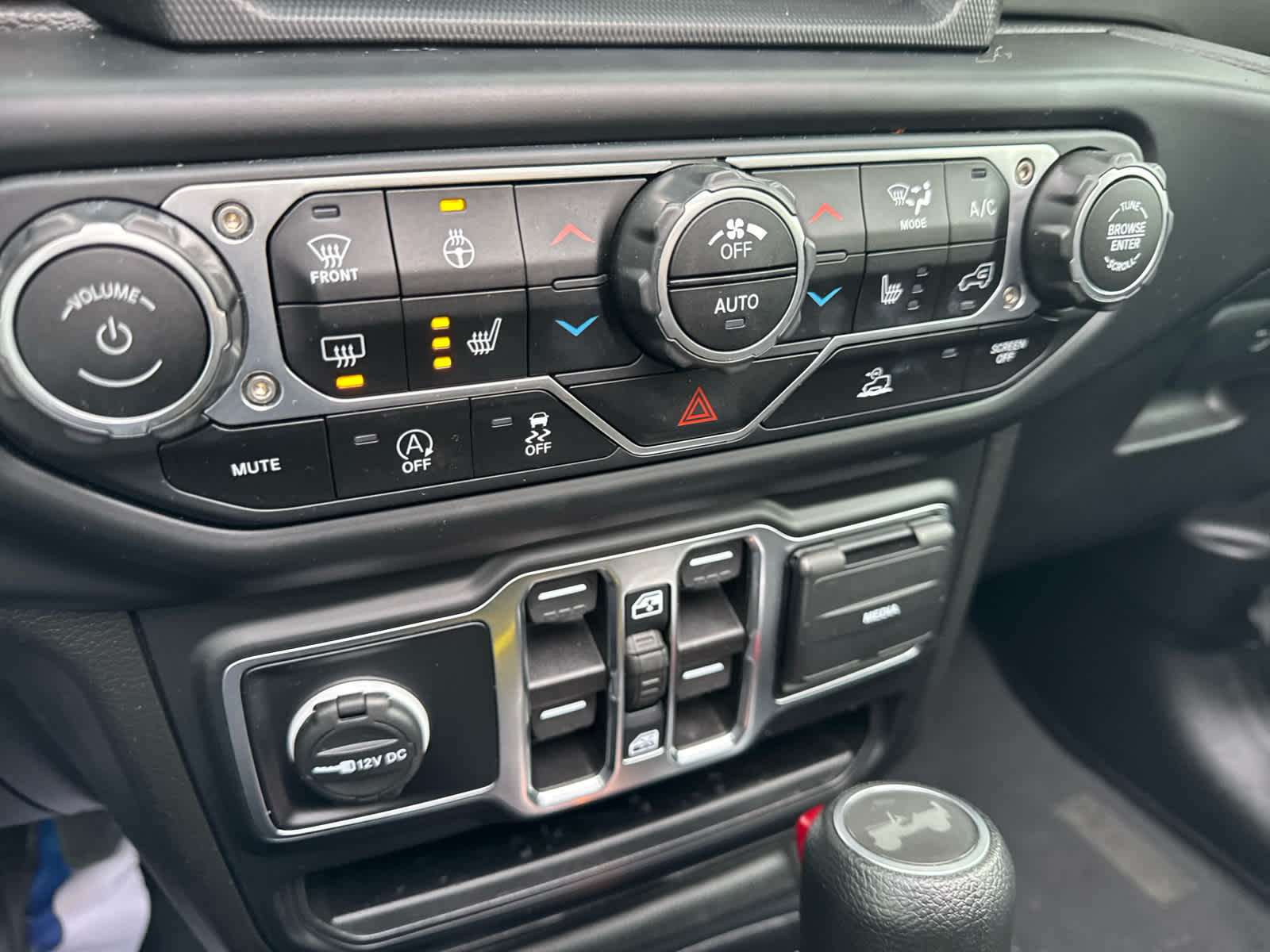 2023 Jeep Wrangler Sahara photo 32