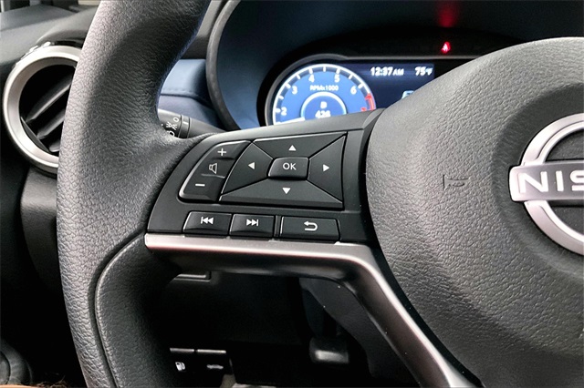 2025 Nissan Versa 1.6 SV photo 19