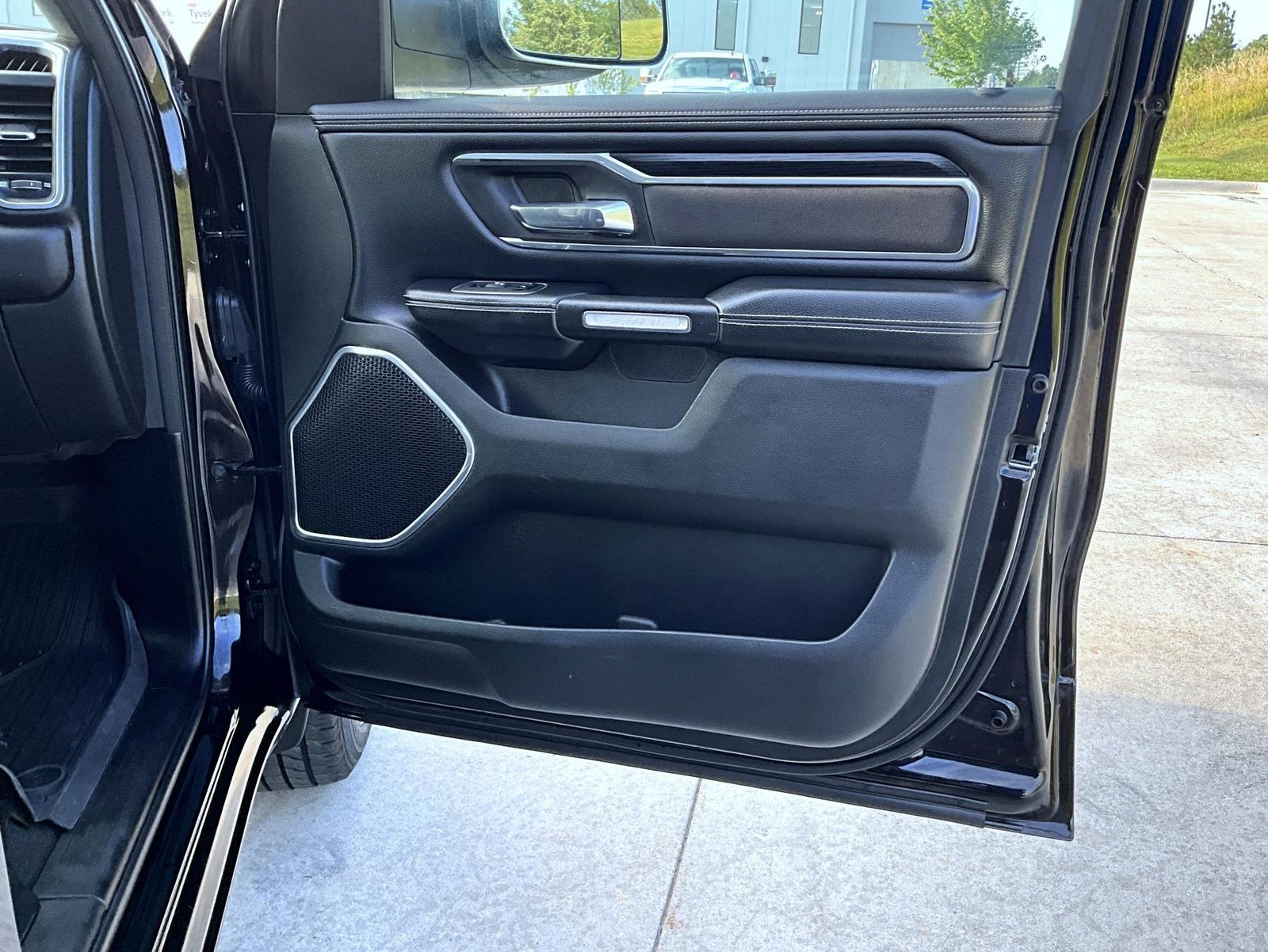 2023 Ram 1500 Laramie photo 17