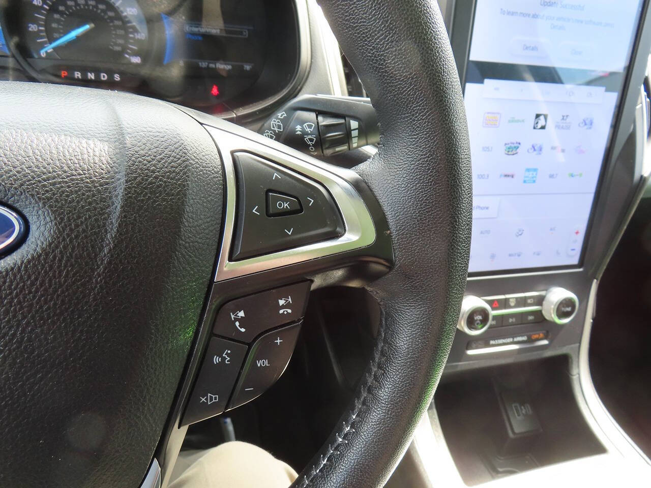 2022 Ford Edge SEL photo 15