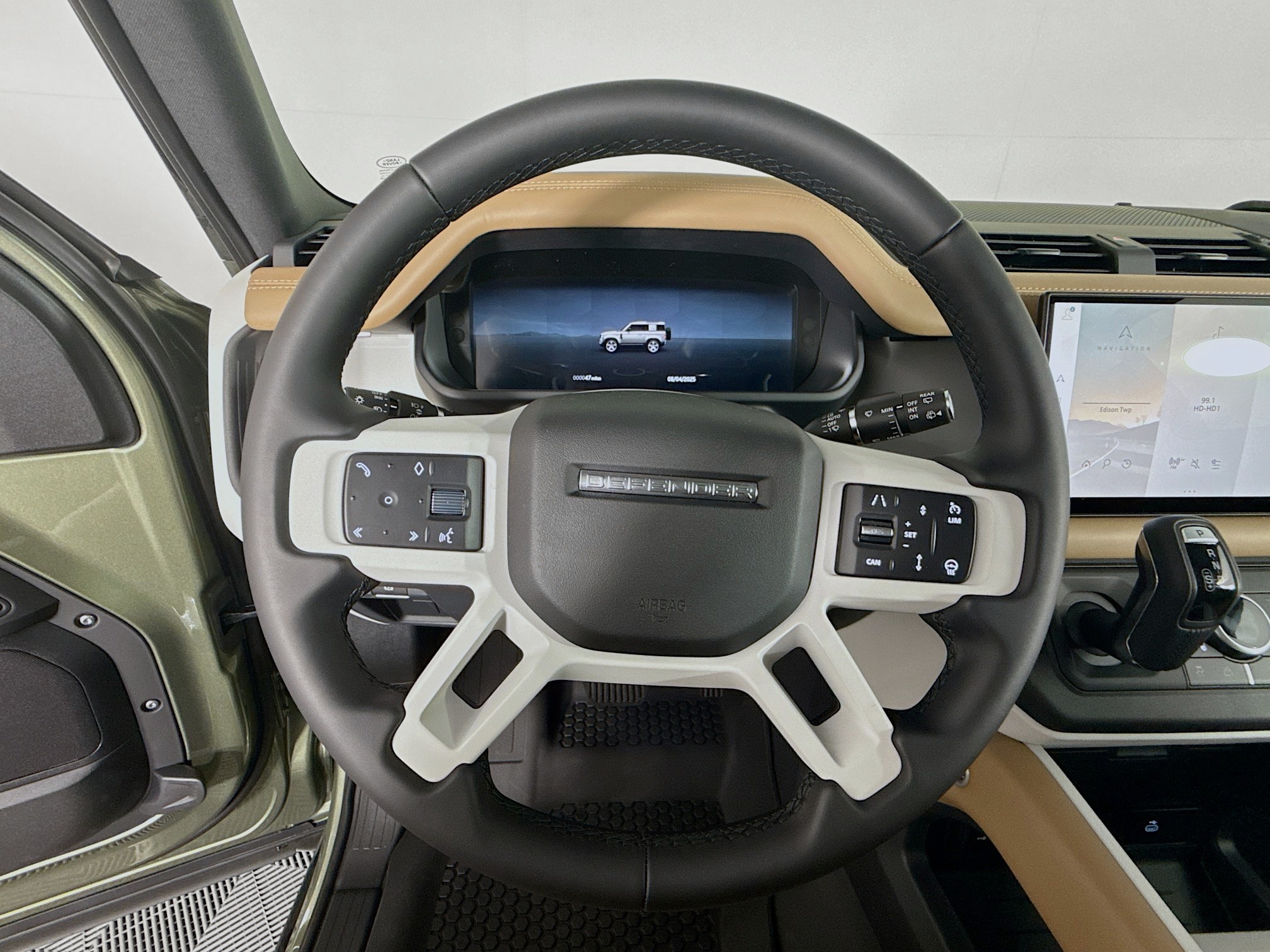 2025 Land Rover Defender 90 S photo 14