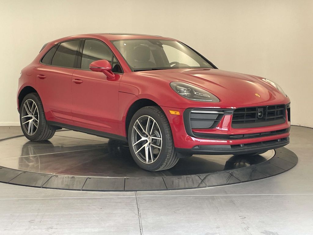 2025 Porsche Macan Base photo 9