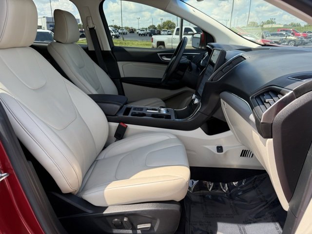 2021 Ford Edge Titanium photo 7