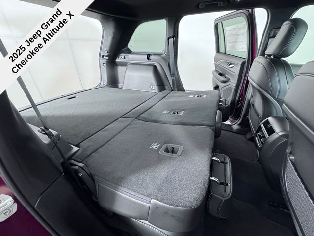 2025 Jeep Grand Cherokee Altitude photo 27