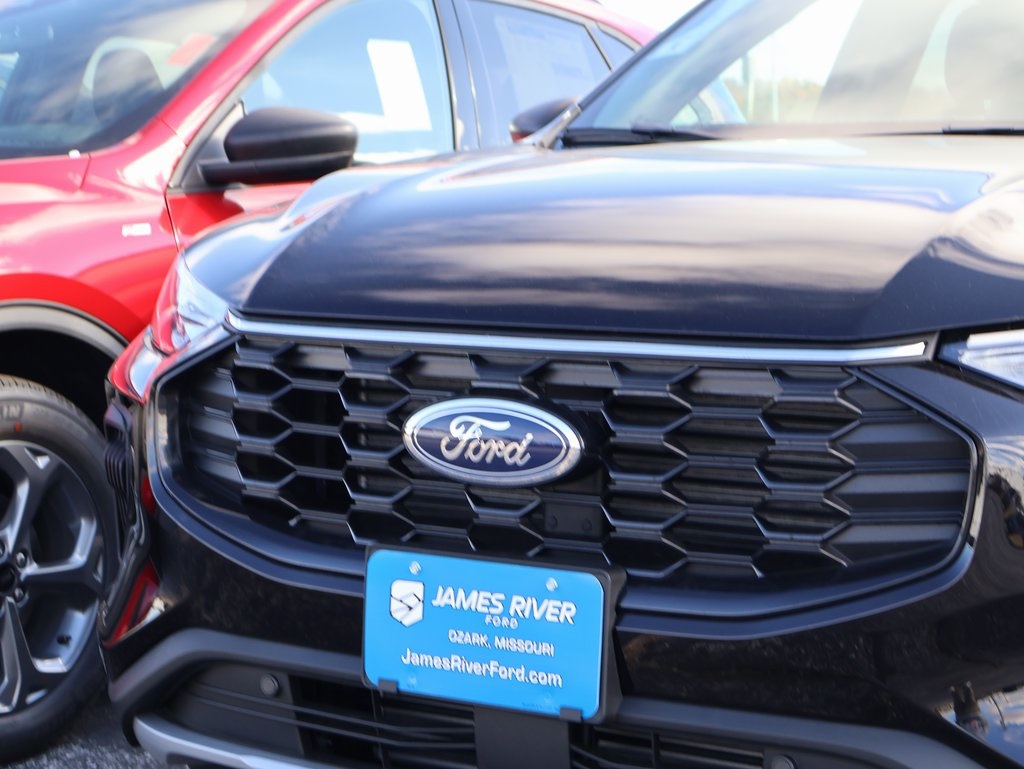 2026 Ford Escape ST-Line photo 2