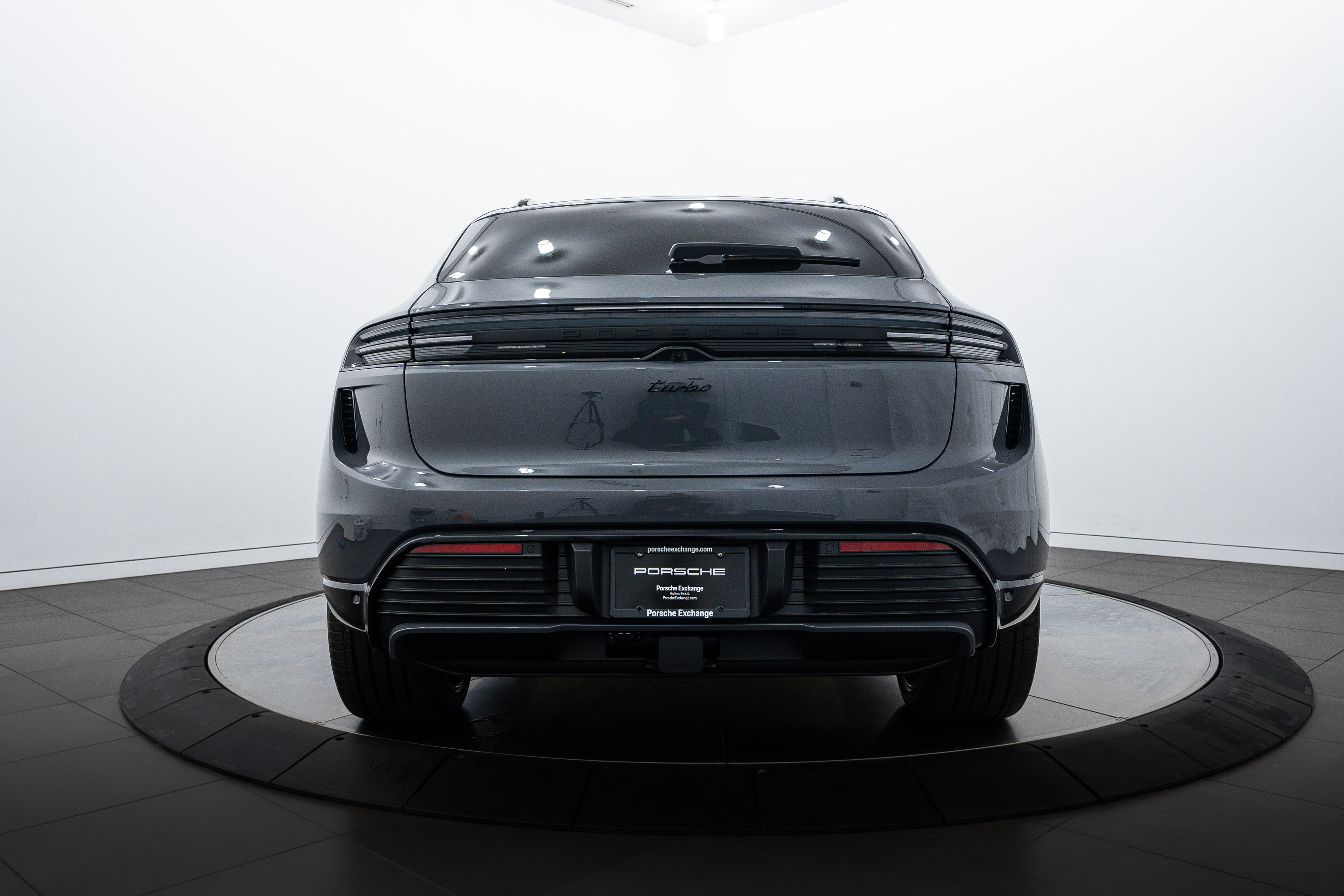 2025 Porsche Macan Turbo Electric photo 4