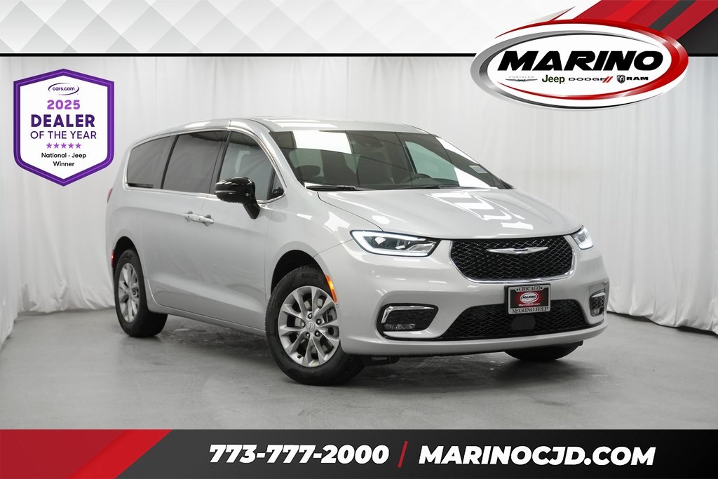 2026 Chrysler Pacifica Select's photo