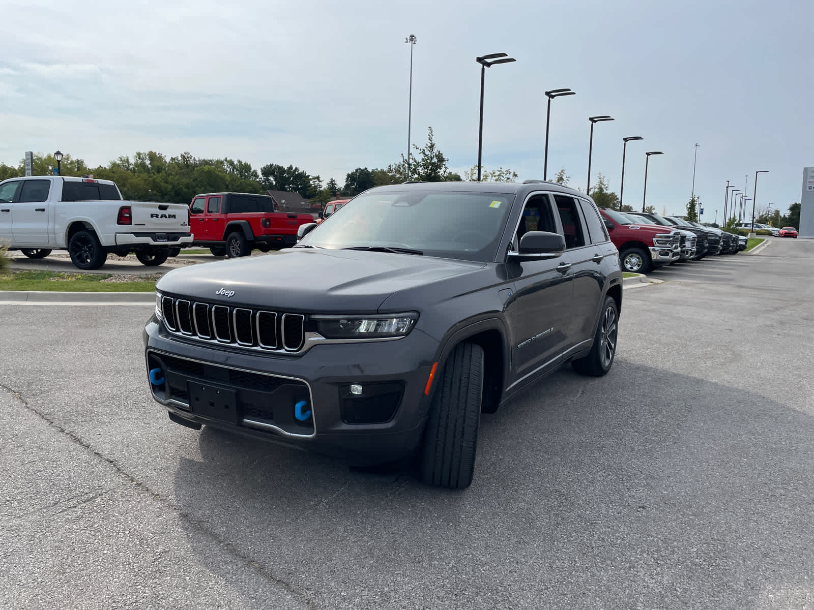 2023 Jeep Cherokee Overland 4xe photo 3