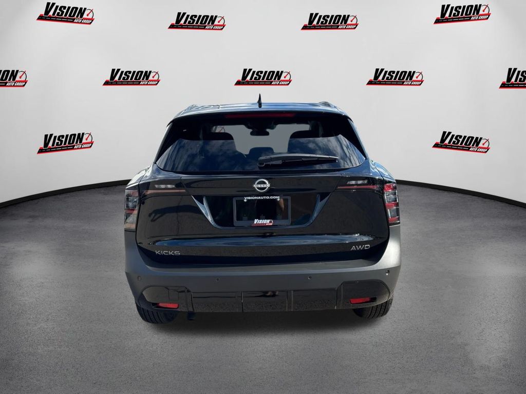 2025 Nissan Kicks SV photo 6