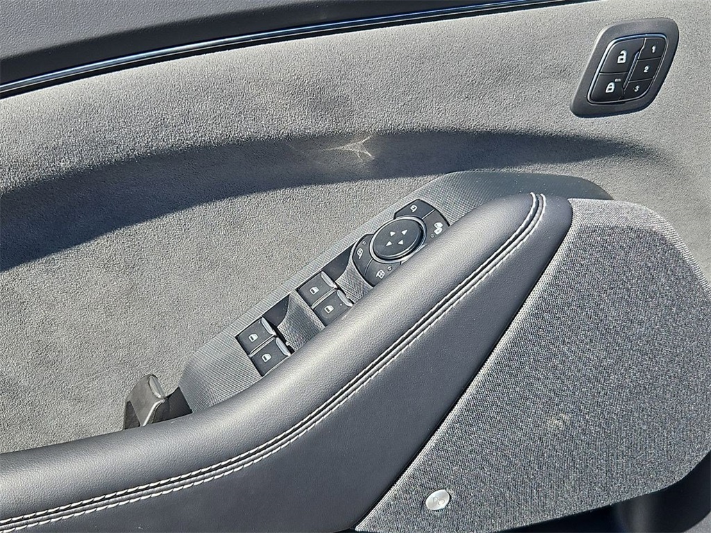 2025 Ford Mustang Mach-E GT photo 9
