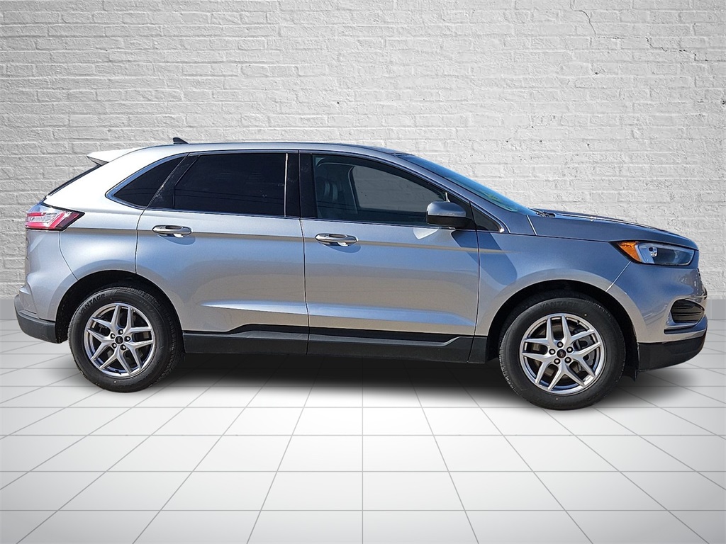 2024 Ford Edge SEL photo 4