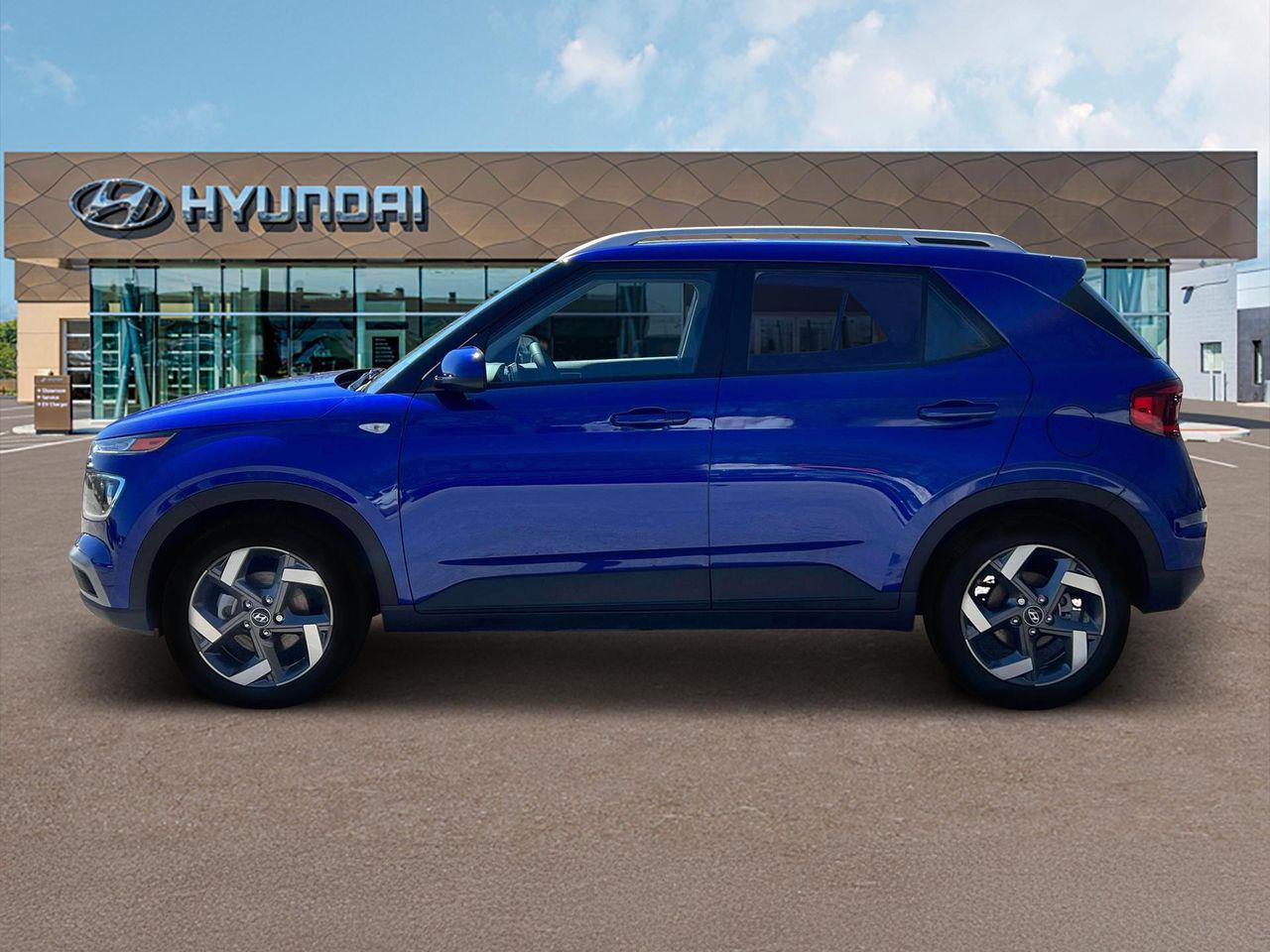 2025 Hyundai Venue SEL photo 3