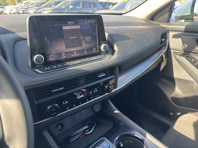 2025 Nissan Rogue SV photo 6