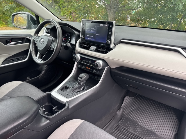 2022 Toyota RAV4 XLE photo 15
