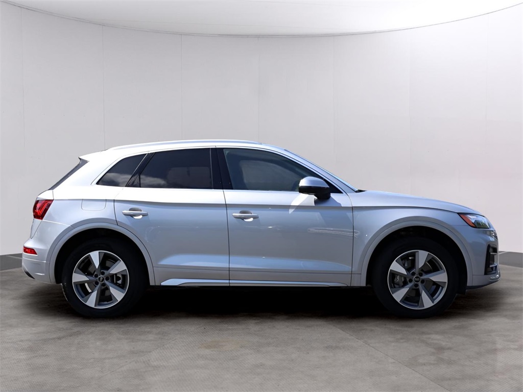 2023 Audi Q5 40 Premium Plus photo 4