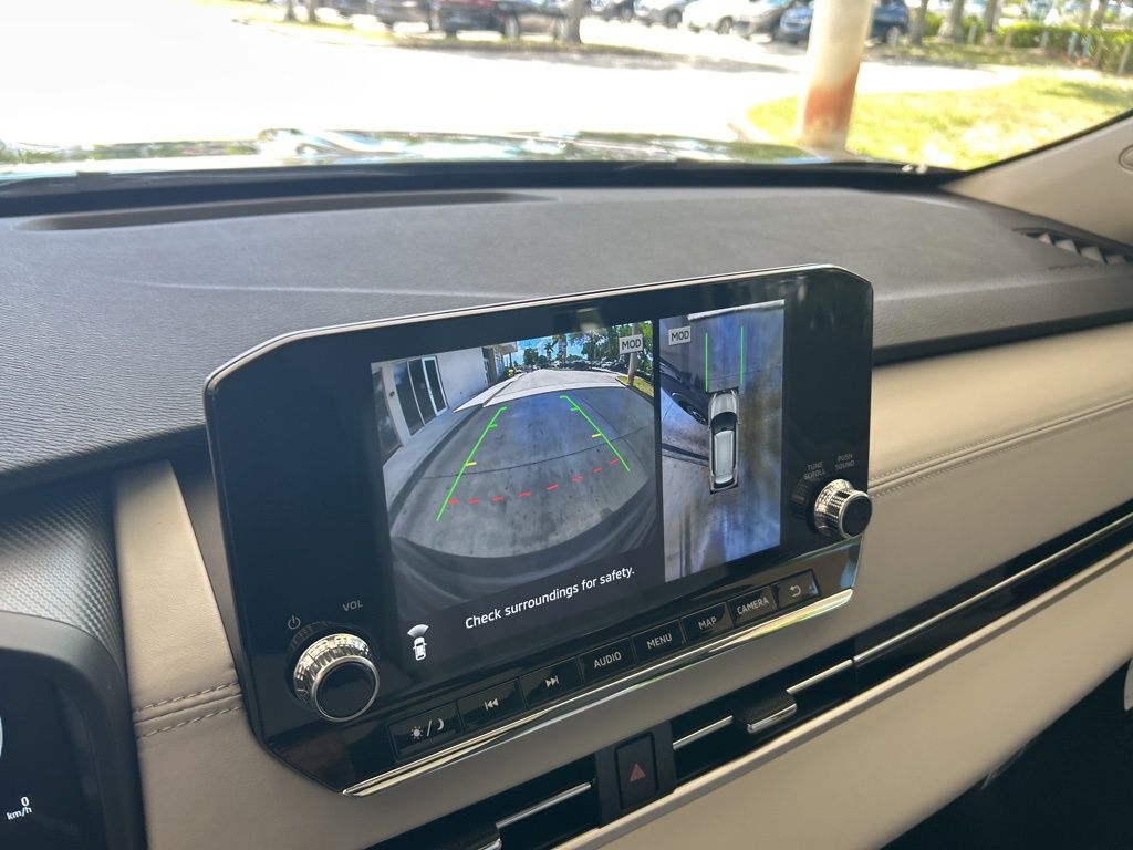 2025 Mitsubishi Outlander PHEV SEL Platinum photo 9