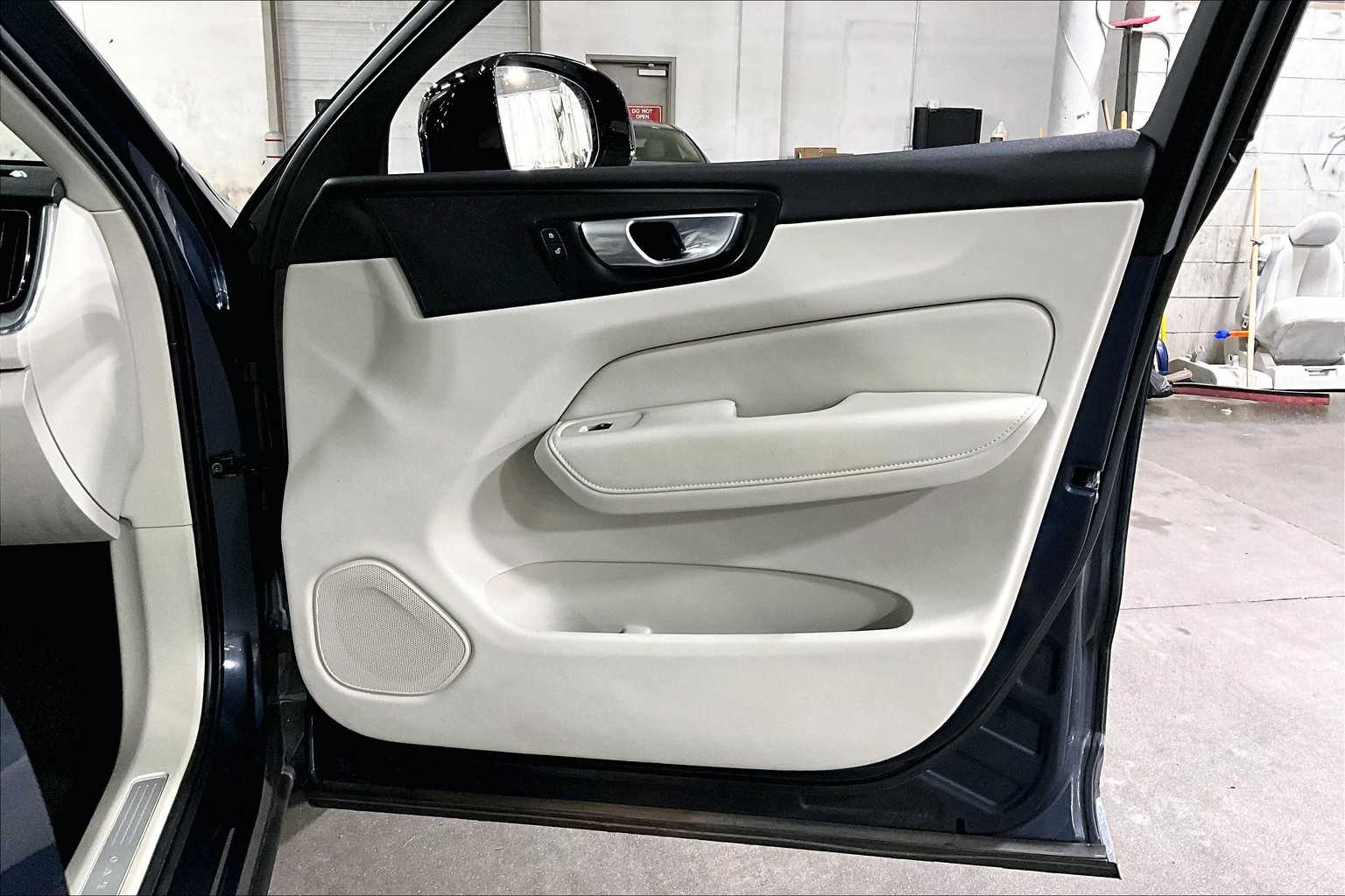2024 Volvo XC60 Plus photo 22
