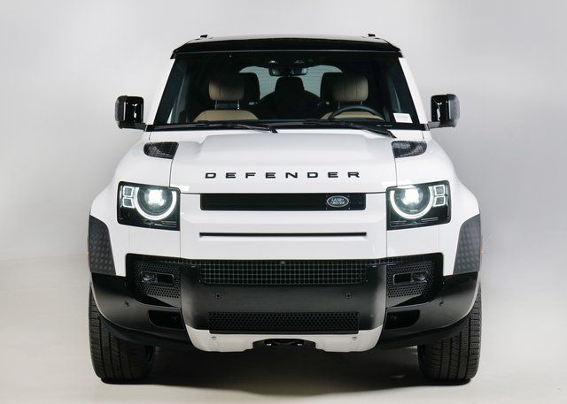 2025 Land Rover Defender 130 V8 photo 7