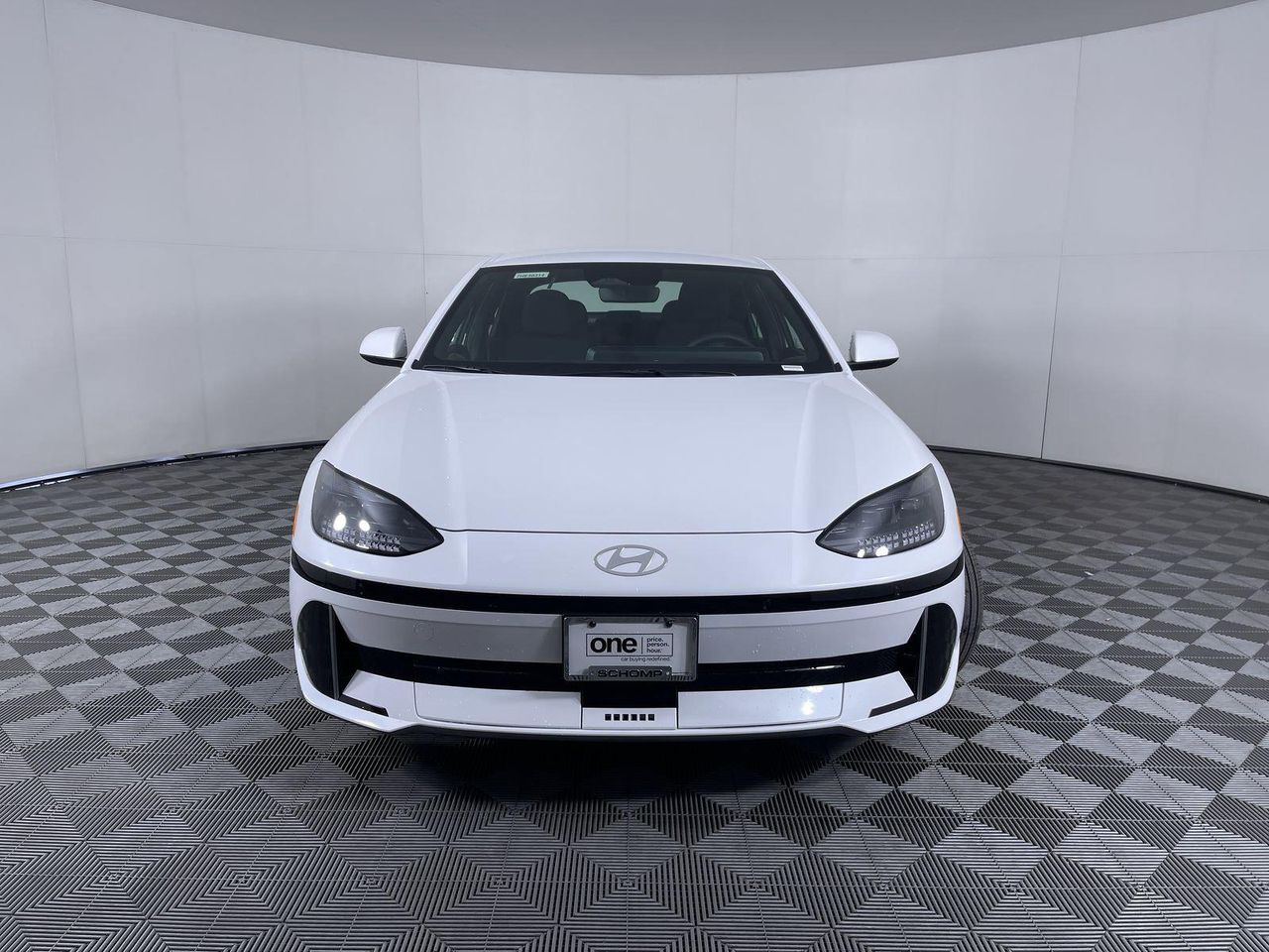 2025 Hyundai Ioniq 6 SE photo 2