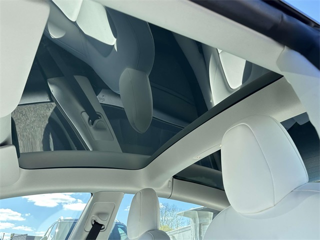 2022 Tesla Model 3 Long Range photo 3