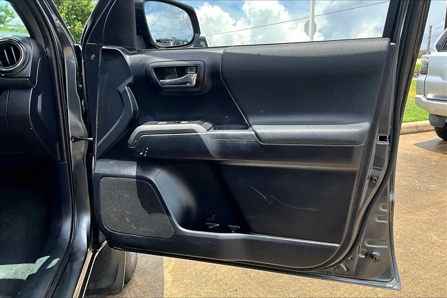 2019 Toyota Tacoma TRD photo 43