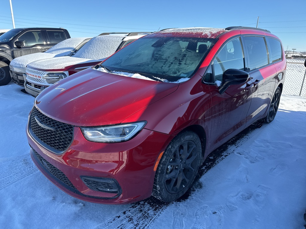 2025 Chrysler Pacifica Limited's photo