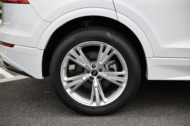 2023 Audi Q8 55 Premium photo 4