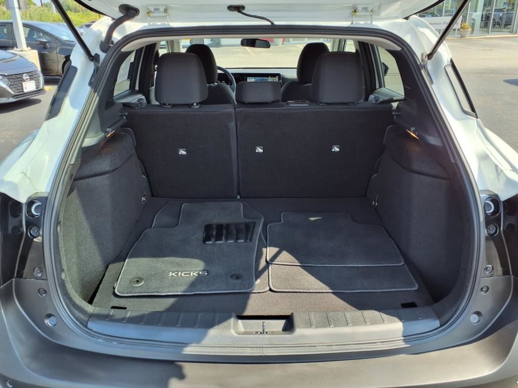 2025 Nissan Kicks SV photo 5