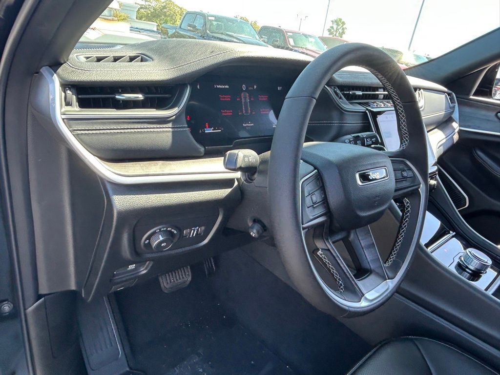 2025 Jeep Grand Cherokee Limited photo 40