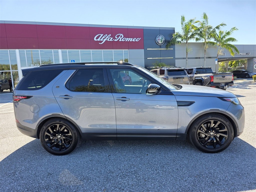 2020 Land Rover Discovery HSE photo 2