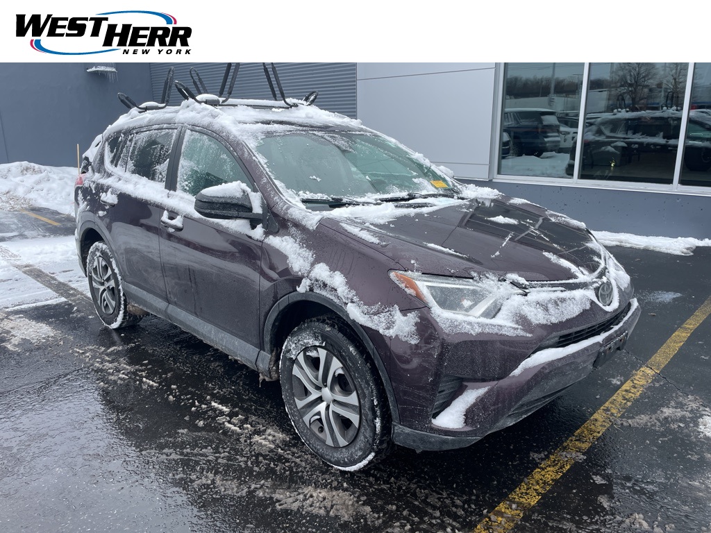 2017 Toyota RAV4 LE's photo