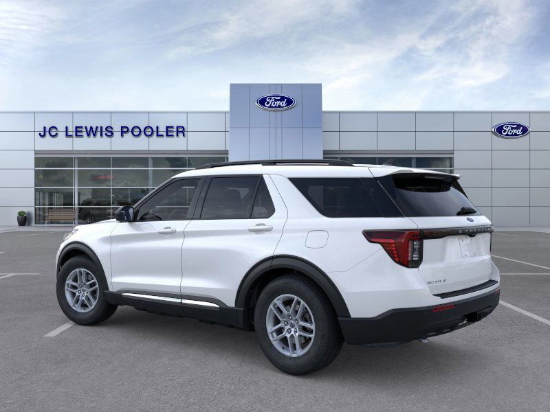 2025 Ford Explorer photo 4