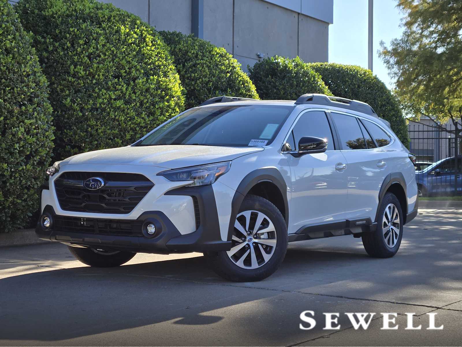 2025 Subaru Outback Premium's photo